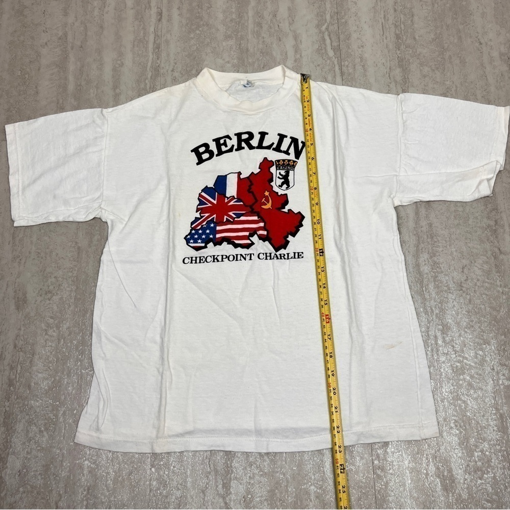 Vintage Berlin Checkpoint Charlie t-shirt graphic tee - Picture 6 of 9